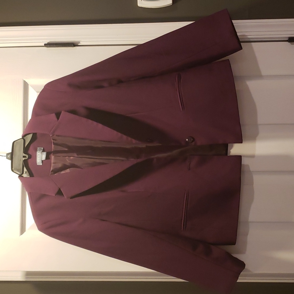 Koret size 16p maroon long sleeve lined button down suit jacket